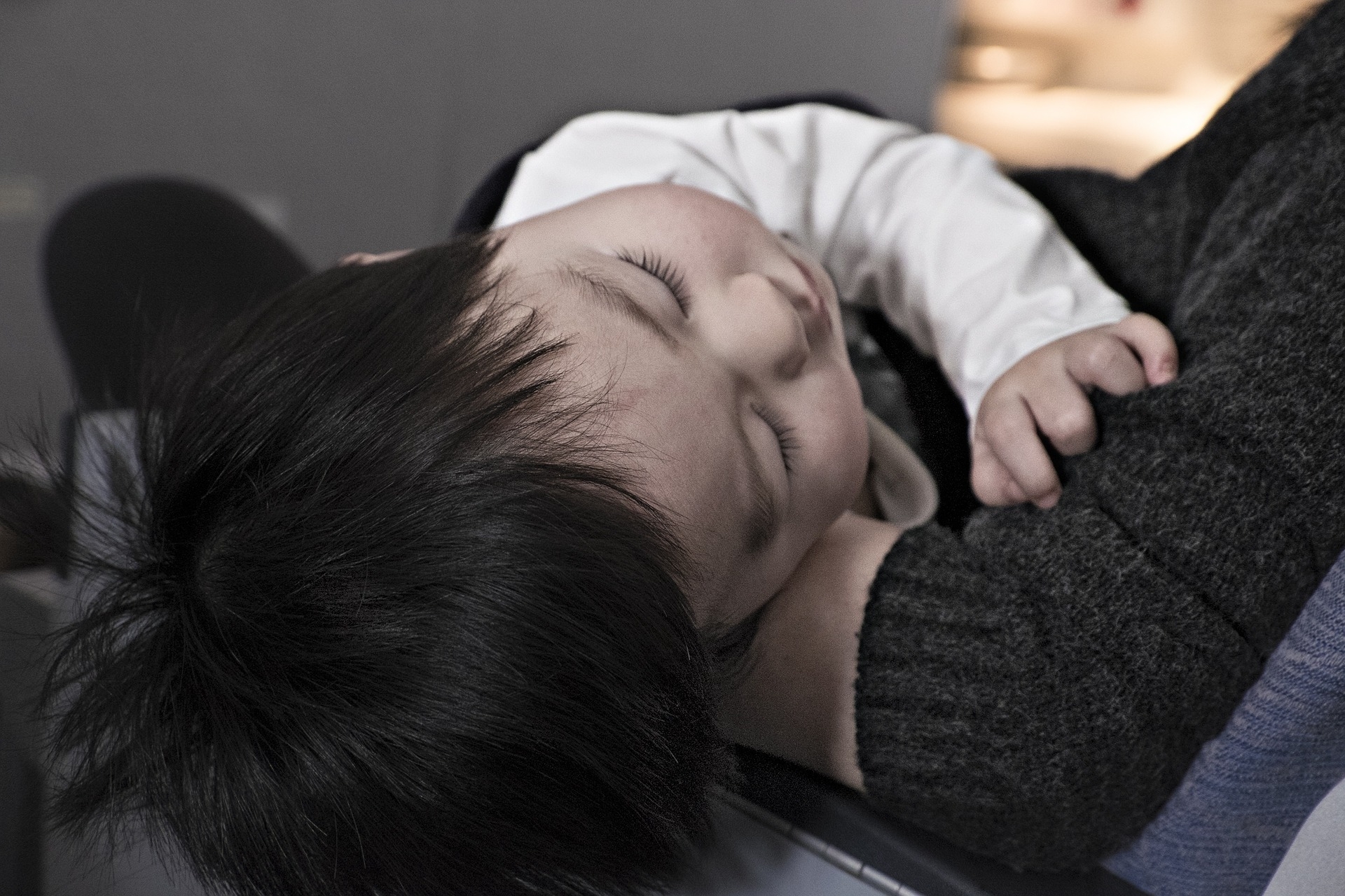 Ребенок плохо спит ночью: когда нужно обратиться к врачу?